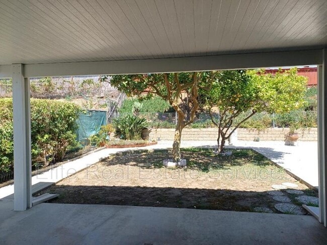 Building Photo - 887 Hawaii Ave