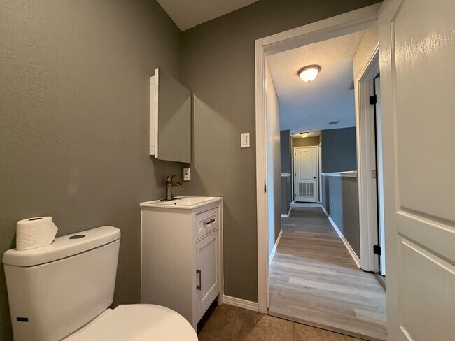 Building Photo - TWO STORY 5 BEDROOM 3 BATH HOUSE WITH SPA