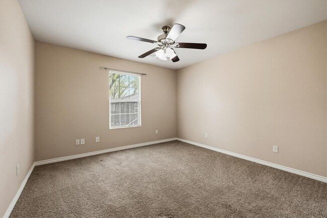 Building Photo - Step into comfort and modern convenience with this charming 3-bedroom, 2-bathroom home in Sherman...