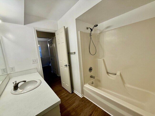 Building Photo - 2 Bedroom Duplex In Wyoming Available December 1st