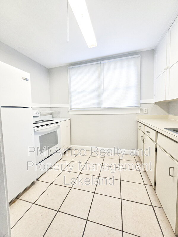 Building Photo - 115 8th St SE