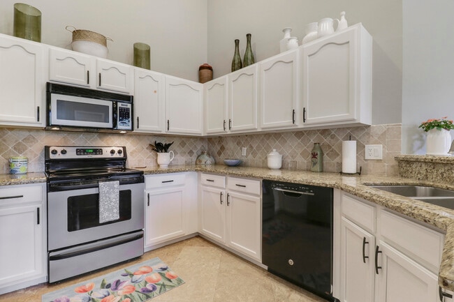 Building Photo - 8400 Mulligan Cir