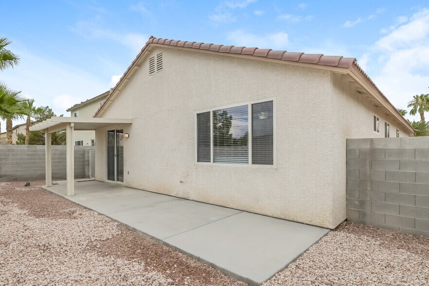 Building Photo - 9184 Cazador St