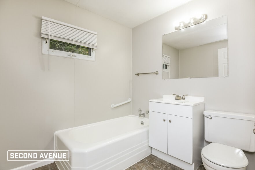 Building Photo - 43 Glenview Ave