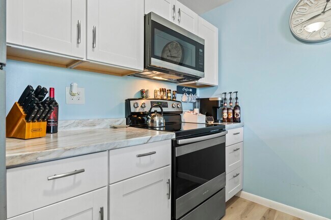 Building Photo - 131 Lake St