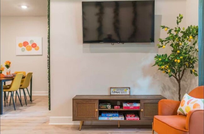 Building Photo - 2035 Hansel Hl Dr