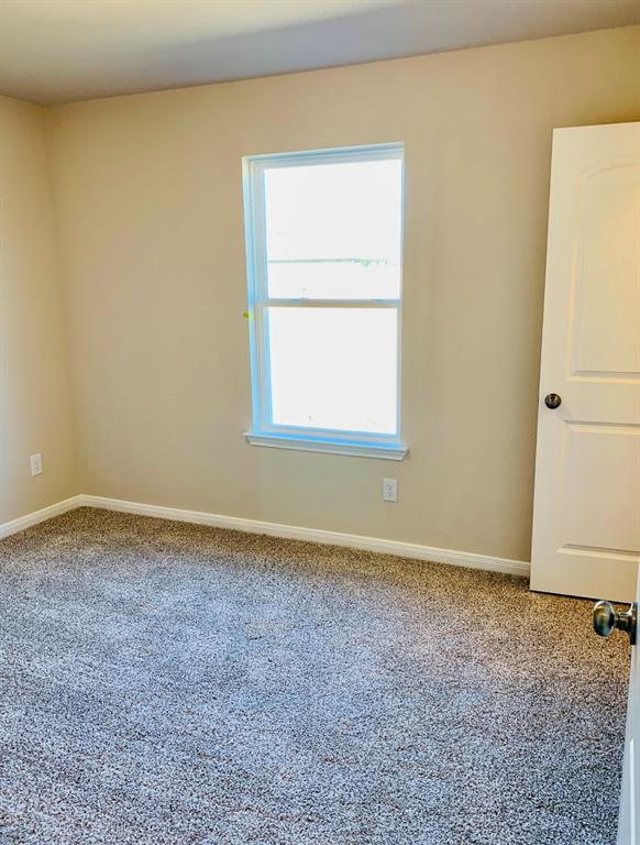 Building Photo - 808 Fallbrook Dr