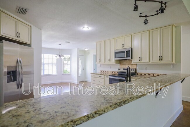 Building Photo - 4658 Sunsail Cir