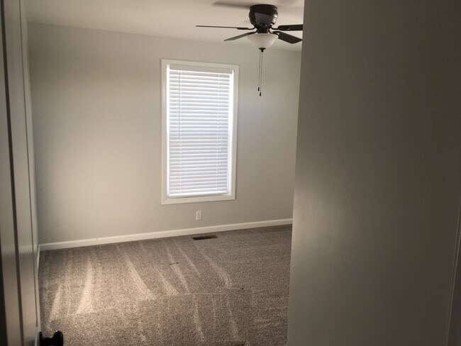 Building Photo - 3 Amos Dr