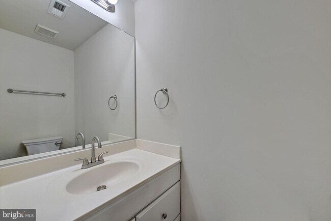 Building Photo - 14203 Plum Run Way