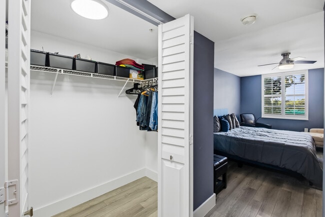 Building Photo - 520 SE 5 Ave