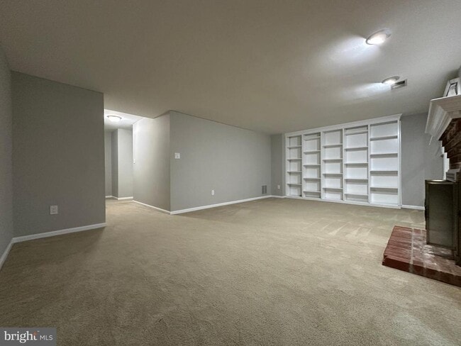 Building Photo - 10152 Village Knolls Ct