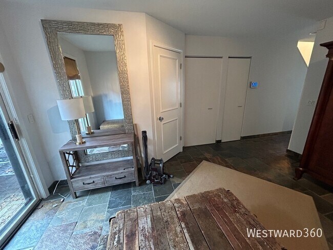 Building Photo - 1801 W Winnemac Ave