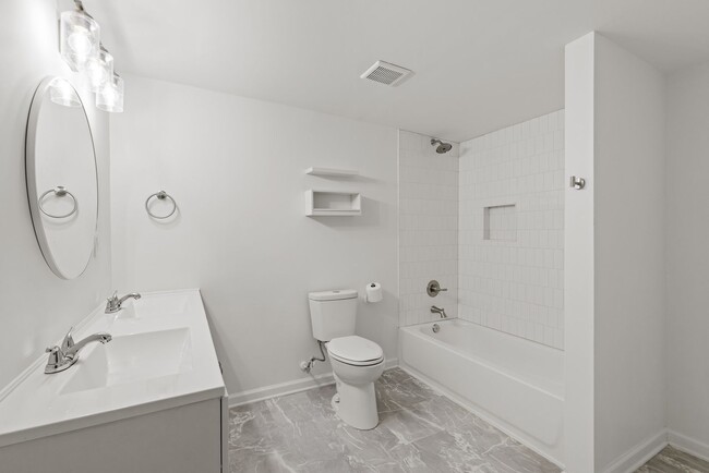 Building Photo - Beautifully Renovated 3 Bedroom 2.5 Bath H...