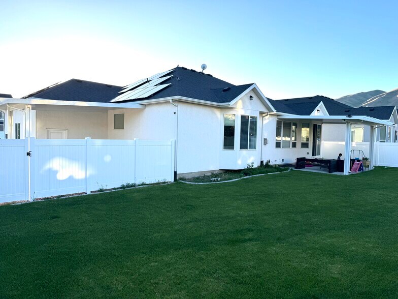 Building Photo - 3288 N 200 W