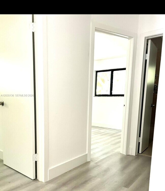 Building Photo - 325 Menores Ave