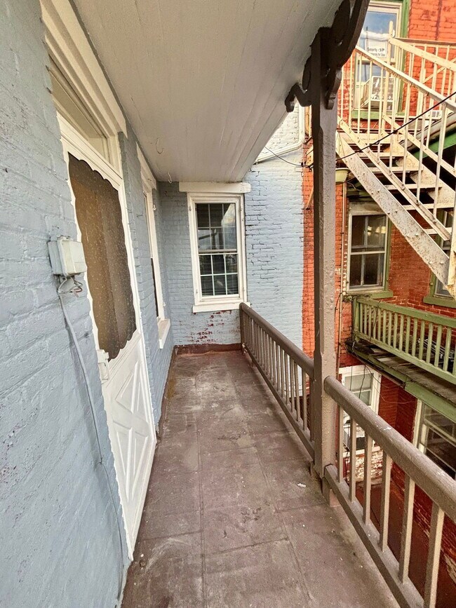 Building Photo - 690 Columbia Ave