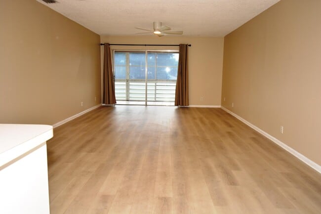 Building Photo - 10789 N Military Trl
