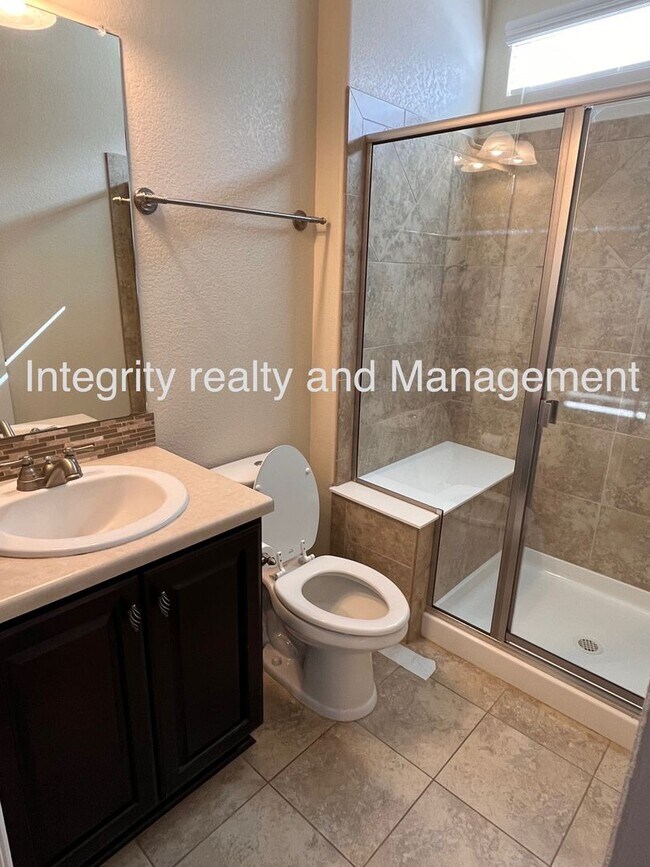 Building Photo - 4 Bed/3 Bath, 3,550 Sqft -1057 Clear Sky W...