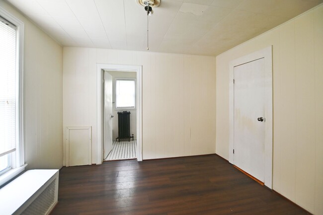 Building Photo - 310 Crabb Ave