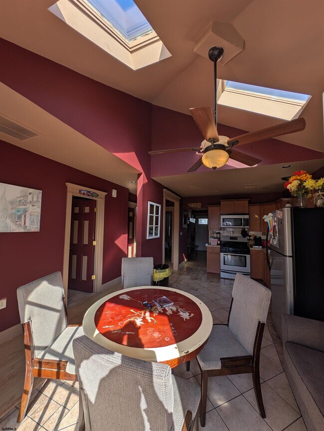 Building Photo - 450 N Connecticut Ave