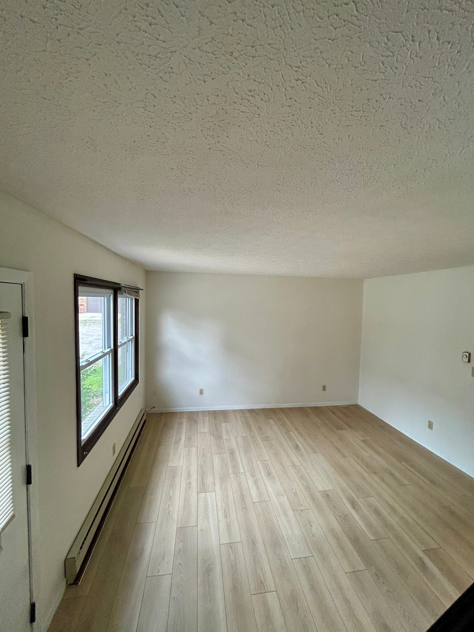 Building Photo - 230 Lindale Ave