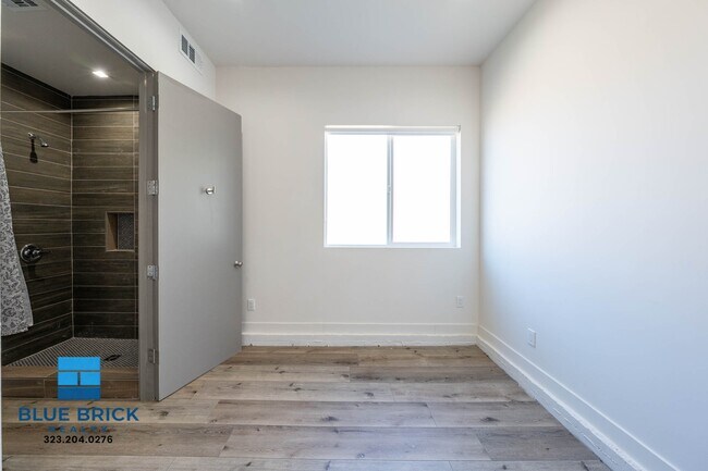Building Photo - 5239-5241 Huntington Dr -