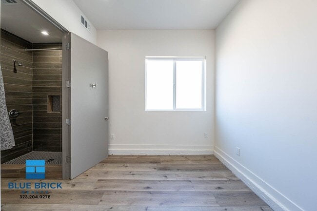 Building Photo - 5241 Huntington Dr N