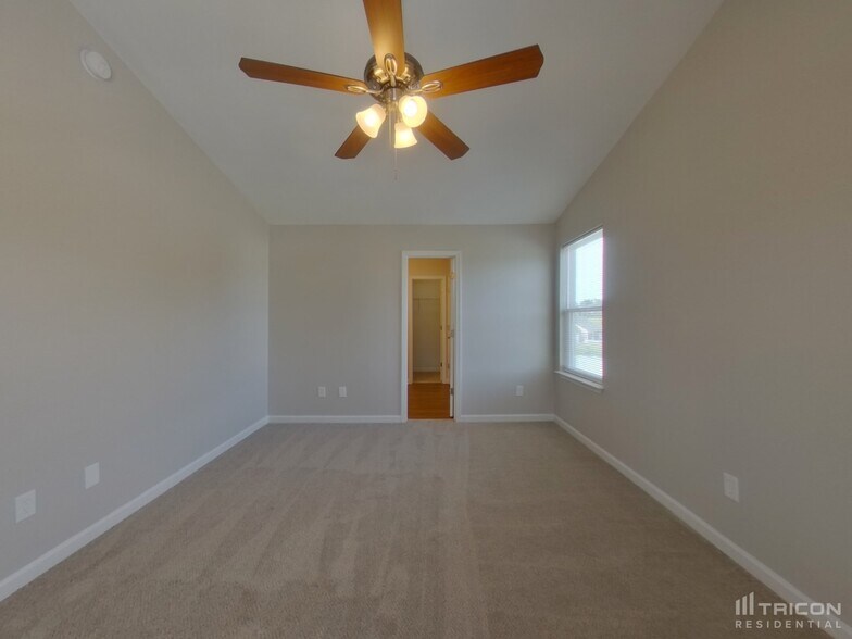 Building Photo - 657 Switchback Ct