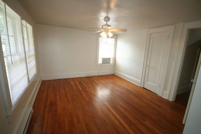 Building Photo - 1009 Golf St