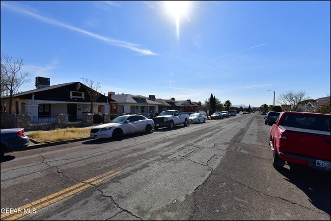 Building Photo - 3519 Douglas Ave