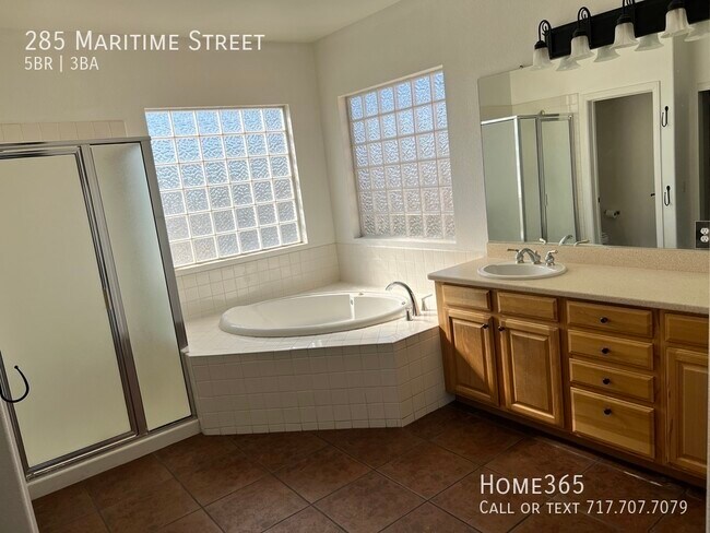 Building Photo - Wonderful Home in Gated Neighborhood!