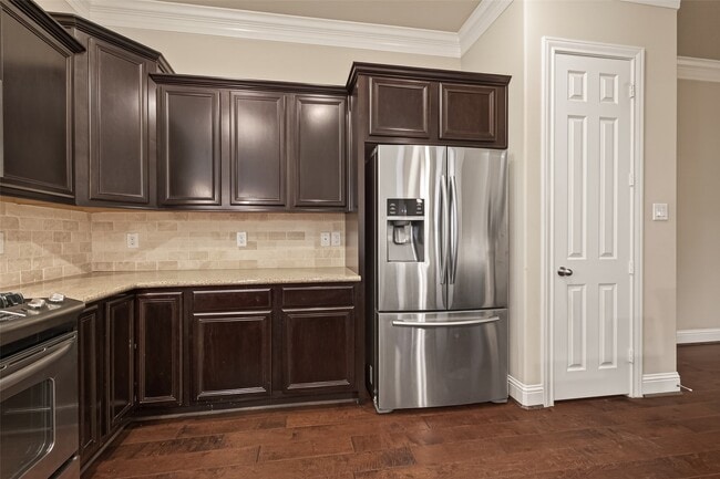 Building Photo - 5708 Petty St