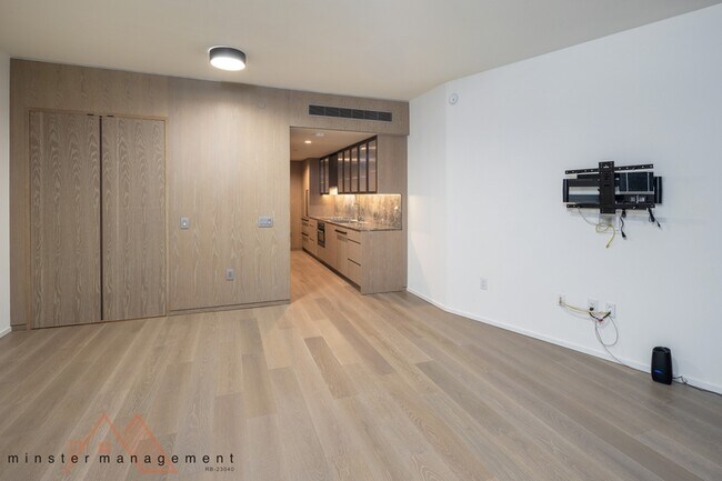 Building Photo - 1000 Auahi St