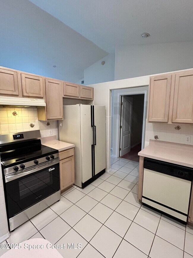 Building Photo - 1522 Breese St NE