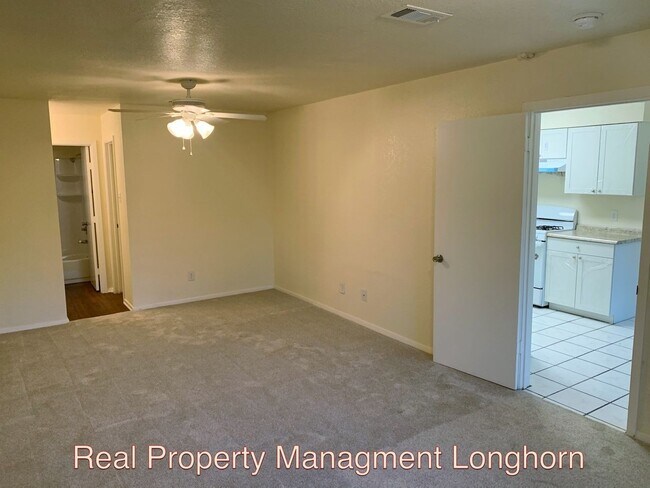 Building Photo - Beautifully Renovated 4/2 One story George...