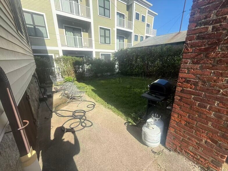 Building Photo - 58 Winship St