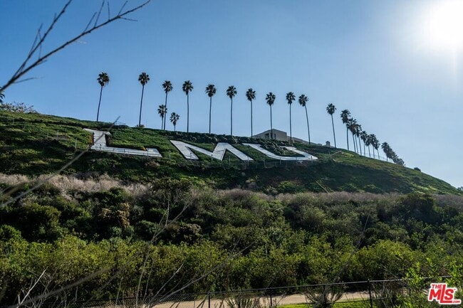 Building Photo - 5350 Playa Vista Dr