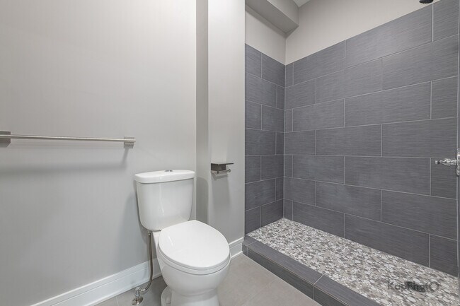 Building Photo - 3044 W Irving Park Rd