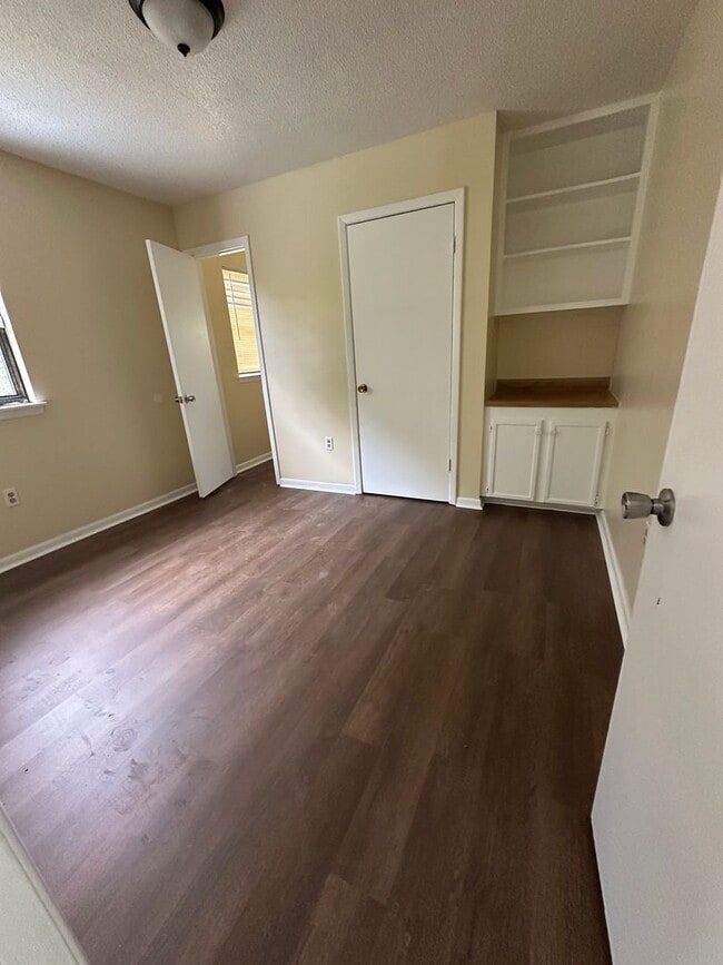 Building Photo - 3 Bedroom and 2 Bathroom home.