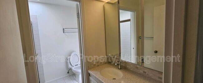 Building Photo - 6910 SW 11th Dr