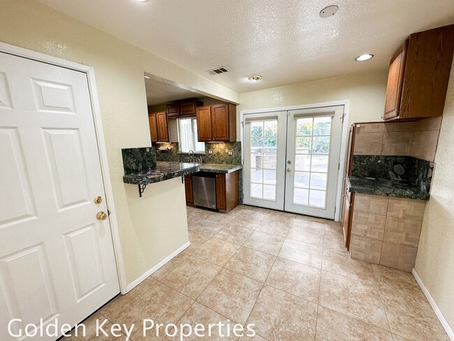 Building Photo - Move-in ready single-level home in Oceanside!