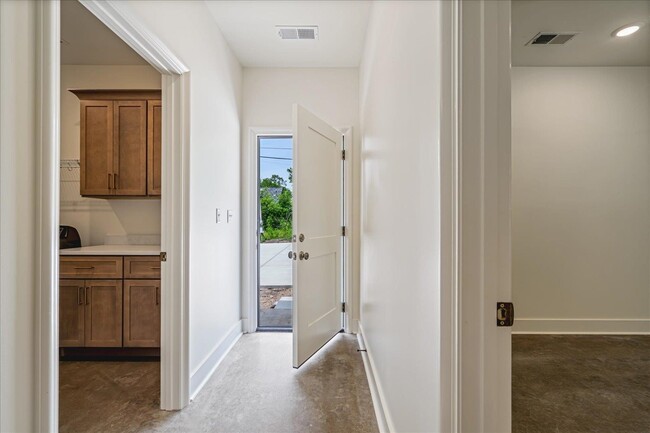 Building Photo - 3556 Carnes Ave