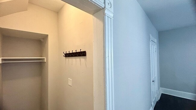 Building Photo - 1207 E Kane Pl