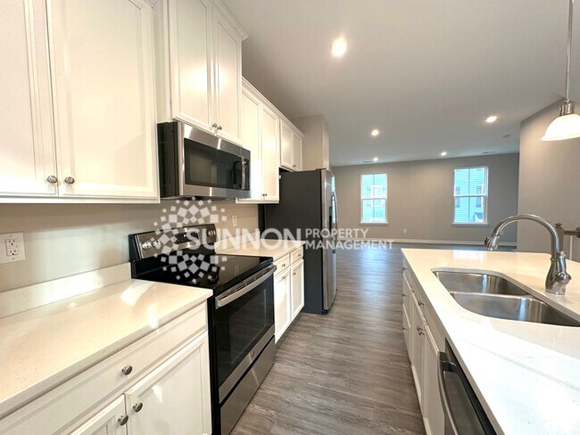 Building Photo - 3 Bedroom Townhome in Mountain Island