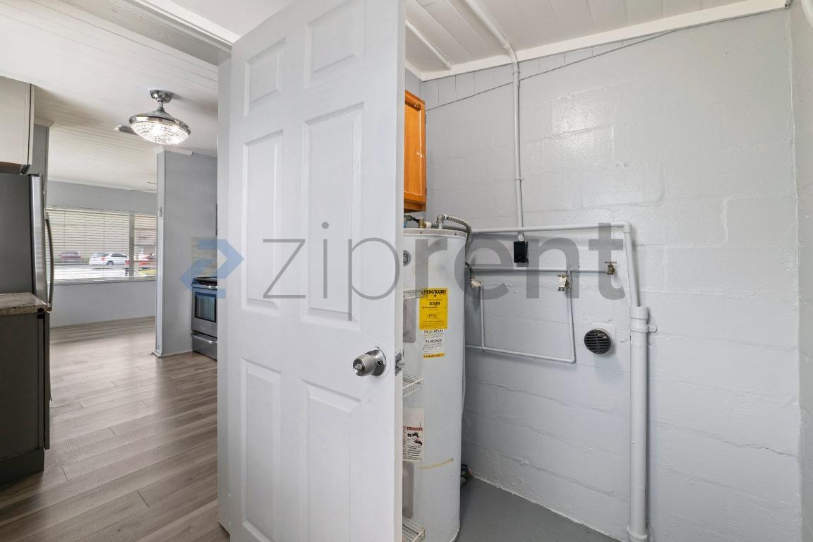 Building Photo - Unit