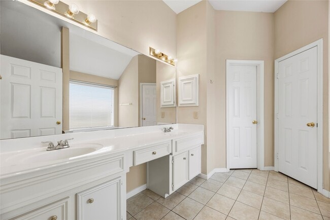 Building Photo - 11619 Cedarvale Ln