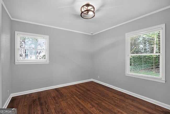 Building Photo - 807 Cardova Dr NE