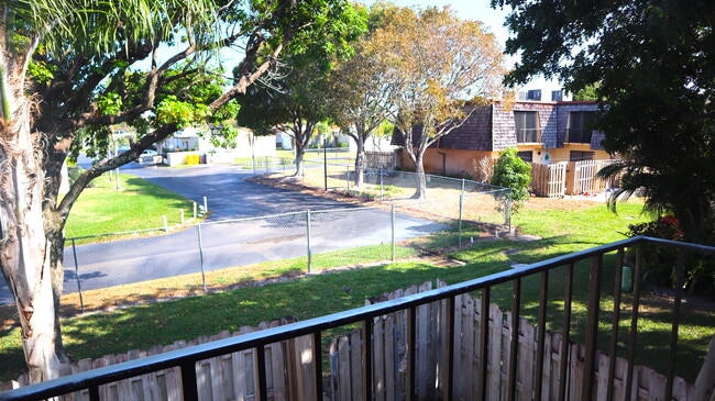 Building Photo - 194 Lake Arbor Dr