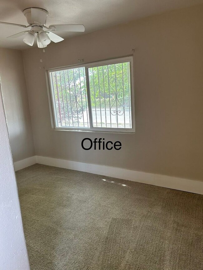 Building Photo - 2534 Cagua Dr NE